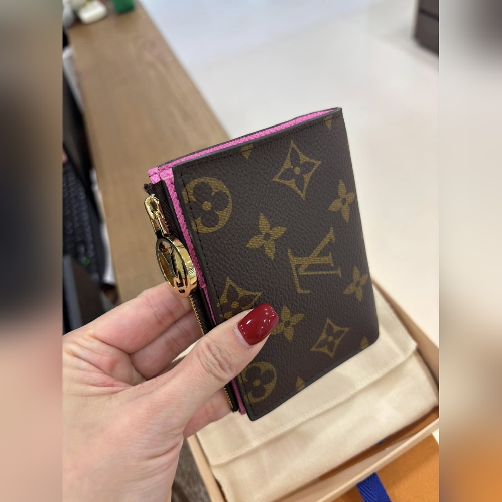 Louis Vuitton Lisa wallet